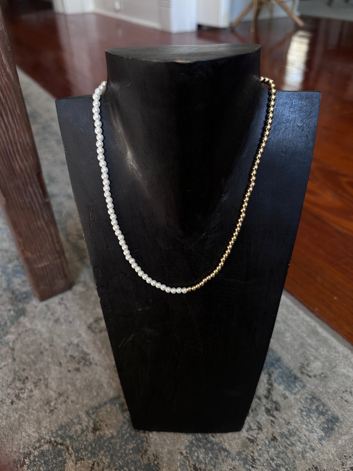 Lisa gold pearl necklace