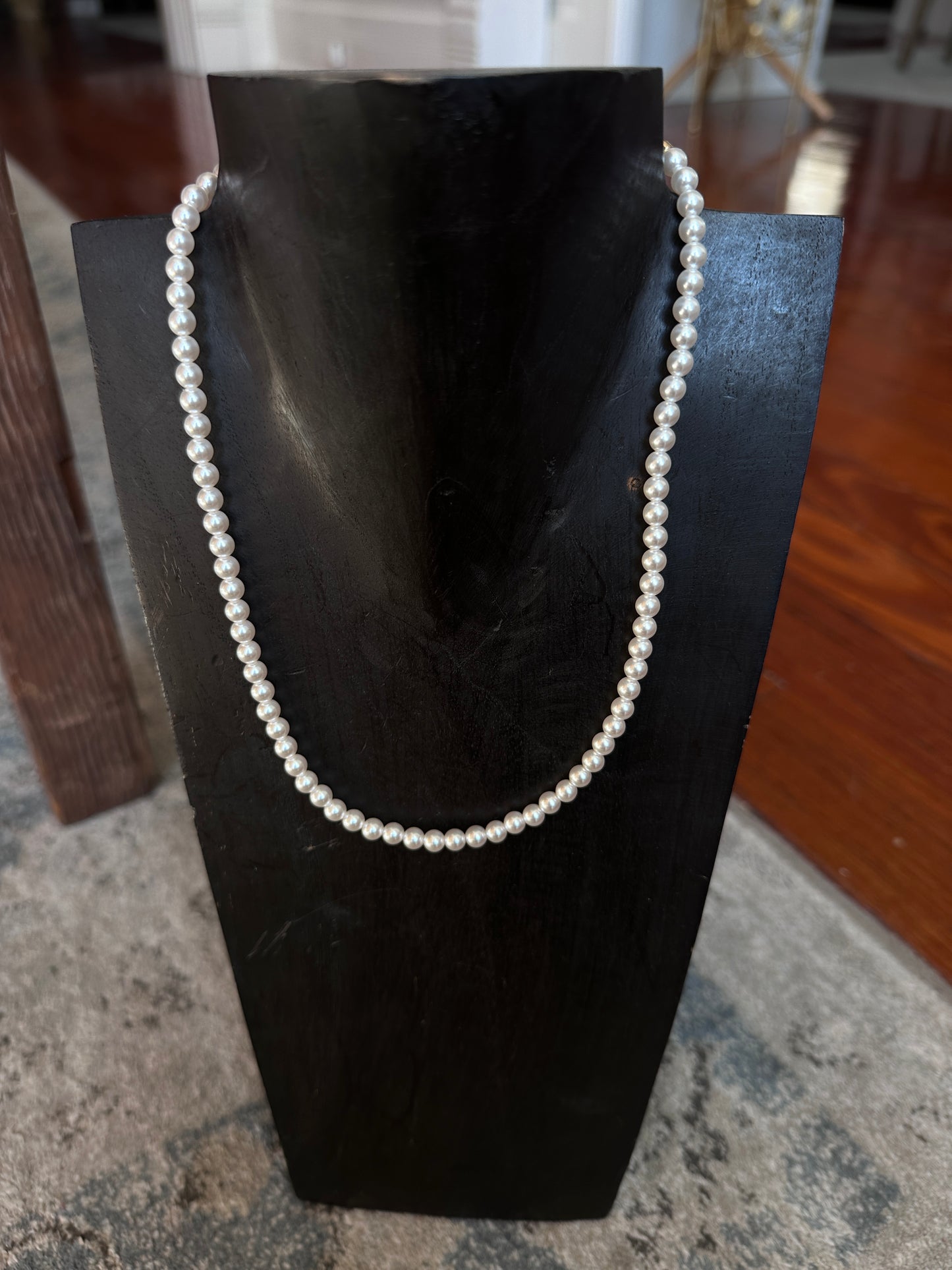Rose pearl necklace