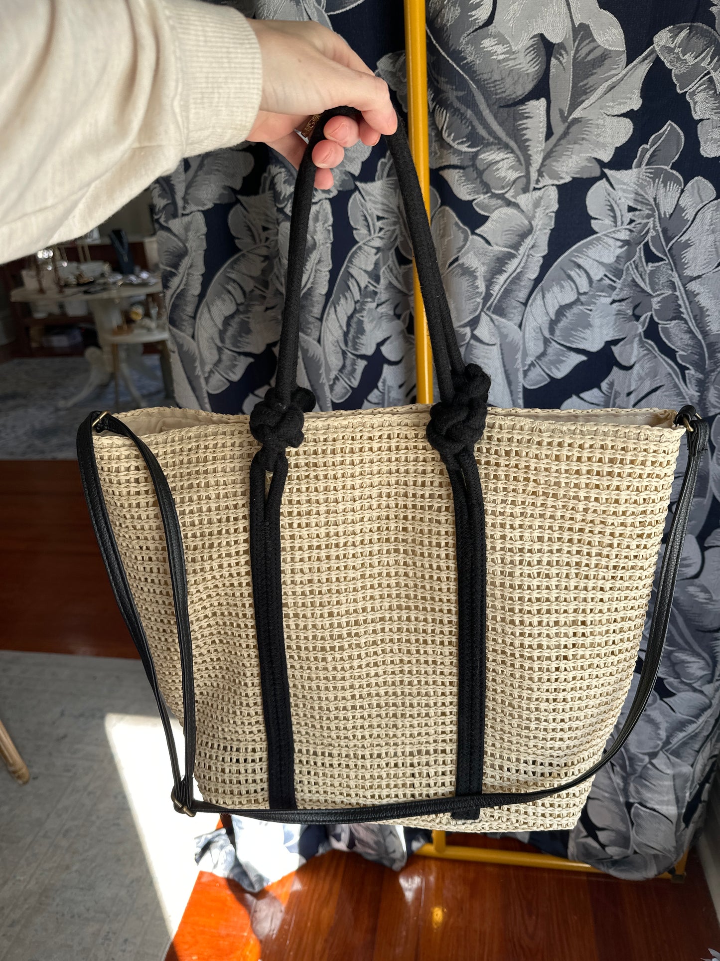 Straw tote w/black handles and crossbody strap