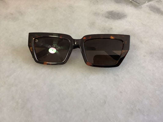 Brown “tortoise” sunglasses