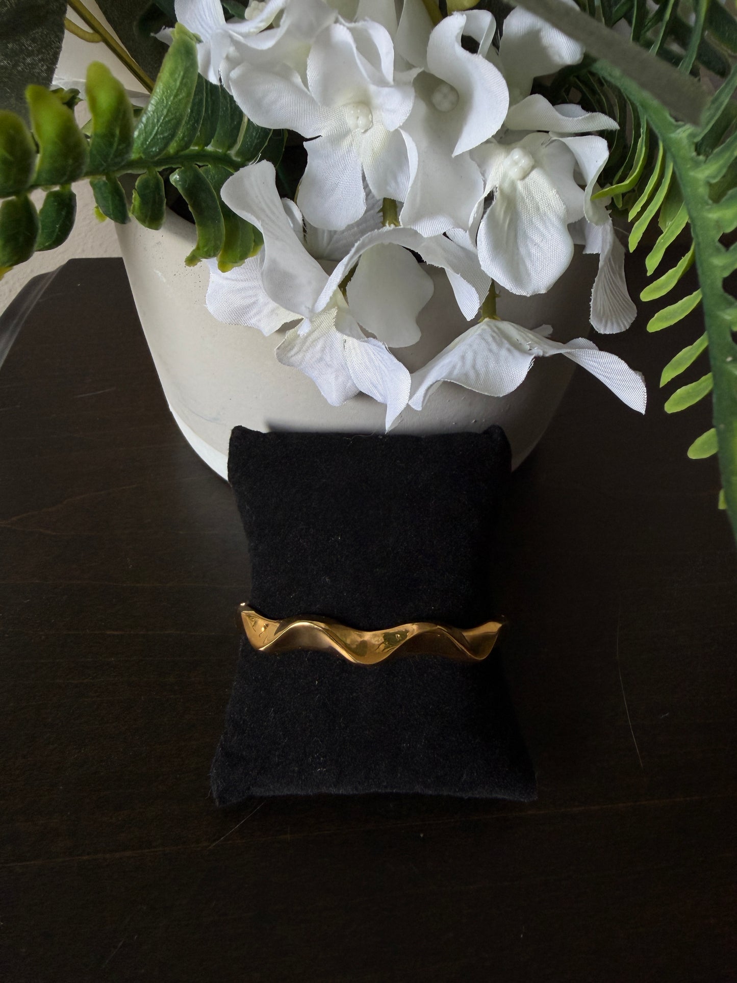 Gold wave bangle bracelet