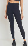 Black zipper pocket legging
